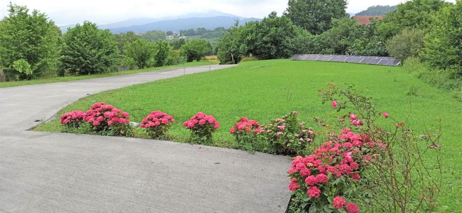 Artizar Gunea yurta con jardín Mungia Exterior foto